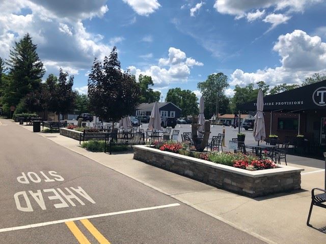 Both fountains horizontal view